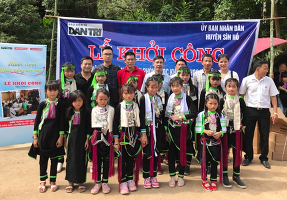 Báo Dân trí vượt hàng trăm cây số xây phòng học tặng các em học sinh dân tộc Dao - 9 Báo Dân trí vượt hàng trăm cây số xây phòng học tặng các em học sinh dân tộc Dao - 9