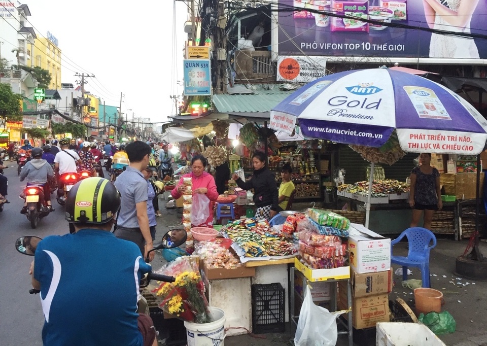 Rằm tháng 7: Đồ cúng, vàng mã “thất thu”, thực phẩm chay đắt khách - 3 Rằm tháng 7: Đồ cúng, vàng mã “thất thu”, thực phẩm chay đắt khách - 3