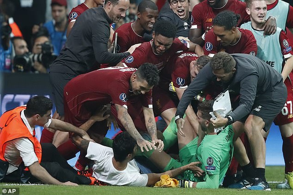 Liverpool mất thủ môn vì lý do lãng xẹt - 1 Liverpool mất thủ môn vì lý do lãng xẹt - 1