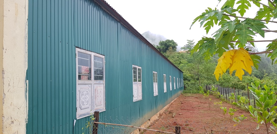 “Năm học mới quần áo học sinh không còn lấm lem bùn đất” - 33 “Năm học mới quần áo học sinh không còn lấm lem bùn đất” - 33