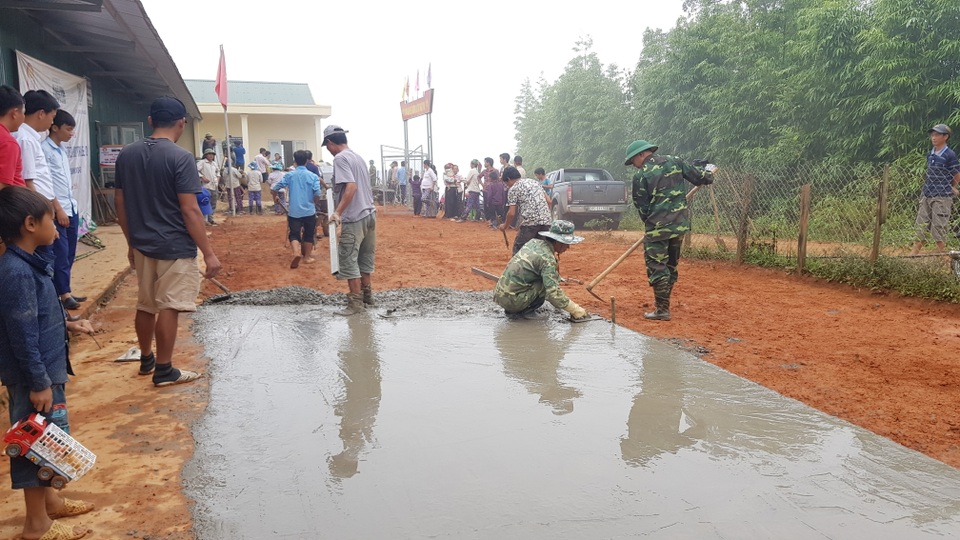 “Năm học mới quần áo học sinh không còn lấm lem bùn đất” - 29 “Năm học mới quần áo học sinh không còn lấm lem bùn đất” - 29