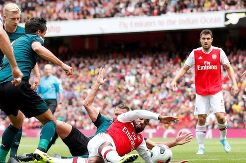 Arsenal 2-1 Burnley: “Song sát” Lacazette - Aubameyang tỏa sáng - 5 Arsenal 2-1 Burnley: “Song sát” Lacazette - Aubameyang tỏa sáng - 5
