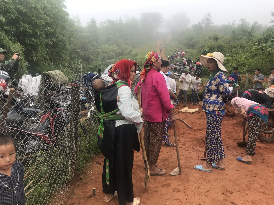 “Năm học mới quần áo học sinh không còn lấm lem bùn đất” - 23 “Năm học mới quần áo học sinh không còn lấm lem bùn đất” - 23