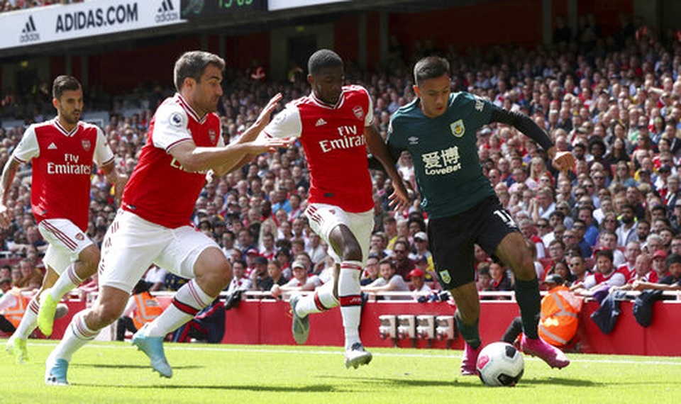 Arsenal 2-1 Burnley: “Song sát” Lacazette - Aubameyang tỏa sáng - 12 Arsenal 2-1 Burnley: “Song sát” Lacazette - Aubameyang tỏa sáng - 12