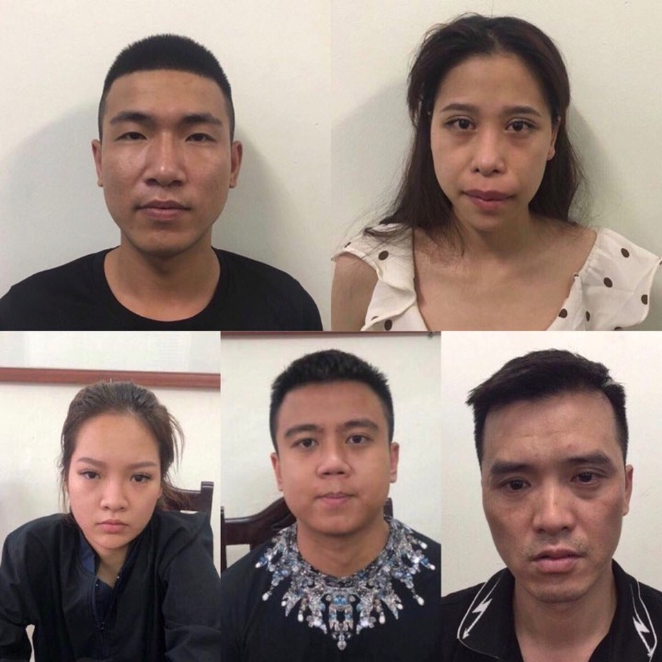 Hà Nội: Đột kích quán Hey Club, phát hiện có súng và bắt quả tang 54 người dương tính ma túy - 2 Hà Nội: Đột kích quán Hey Club, phát hiện có súng và bắt quả tang 54 người dương tính ma túy - 2