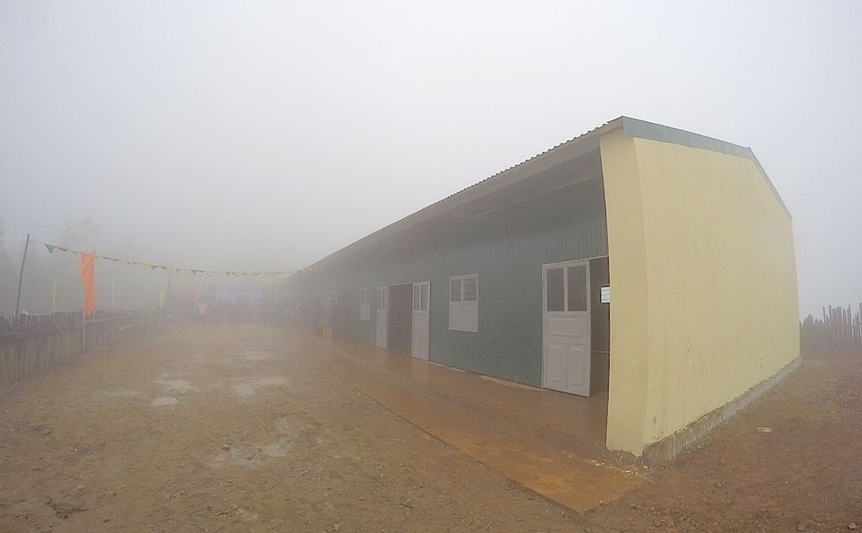 “Năm học mới quần áo học sinh không còn lấm lem bùn đất” - 8 “Năm học mới quần áo học sinh không còn lấm lem bùn đất” - 8
