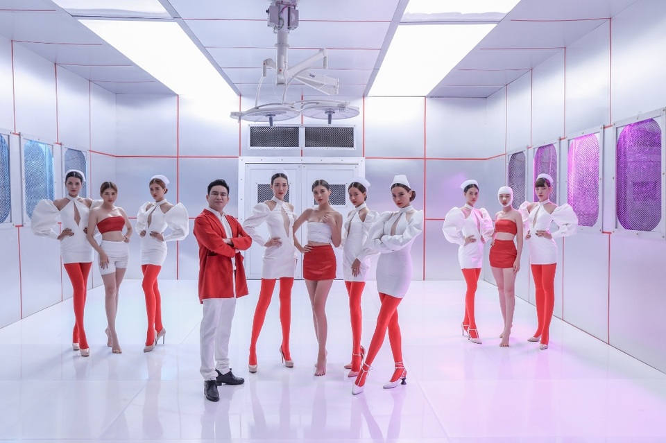 Hồ Ngọc Hà “phá vỡ” hình ảnh gợi cảm khi diễn hài - 12 Hồ Ngọc Hà “phá vỡ” hình ảnh gợi cảm khi diễn hài - 12