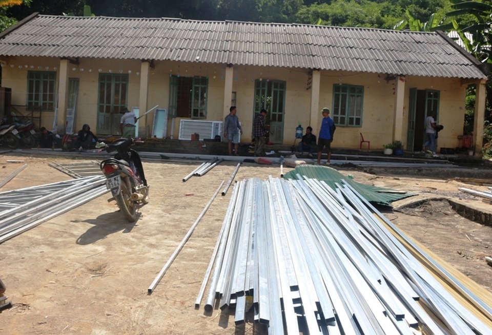 Dựng phòng lắp ghép cho học sinh vùng lũ kịp tựu trường năm học mới - 2 Dựng phòng lắp ghép cho học sinh vùng lũ kịp tựu trường năm học mới - 2