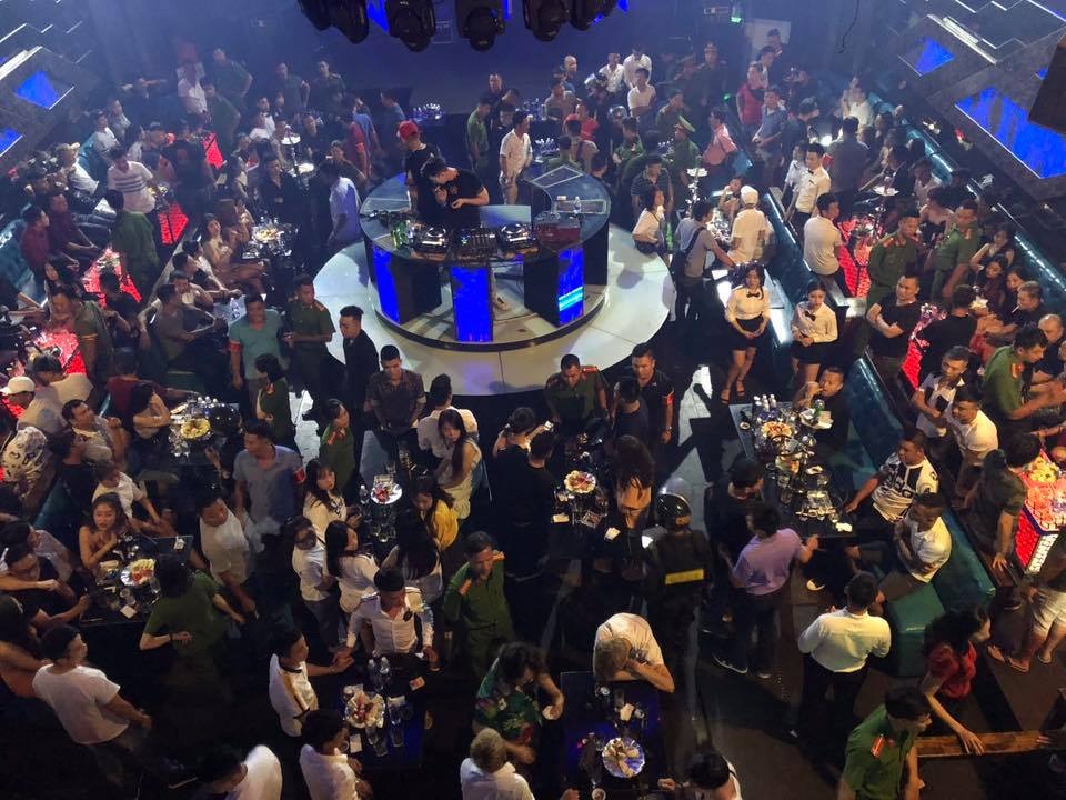Hà Nội: Đột kích quán Hey Club, phát hiện có súng và bắt quả tang 54 người dương tính ma túy - 1 Hà Nội: Đột kích quán Hey Club, phát hiện có súng và bắt quả tang 54 người dương tính ma túy - 1