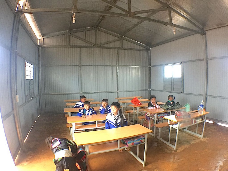 “Năm học mới quần áo học sinh không còn lấm lem bùn đất” - 7 “Năm học mới quần áo học sinh không còn lấm lem bùn đất” - 7