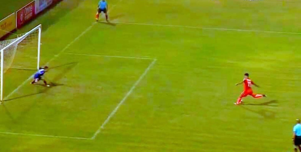 Lại có thêm tranh cãi về trọng tài ở vòng 21 V-League - 1