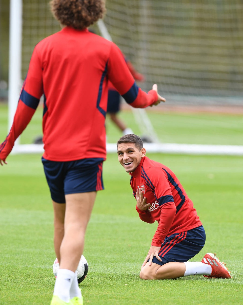 Ozil, Kolasinac trở lại sẵn sàng sát cánh cùng Arsenal - 5