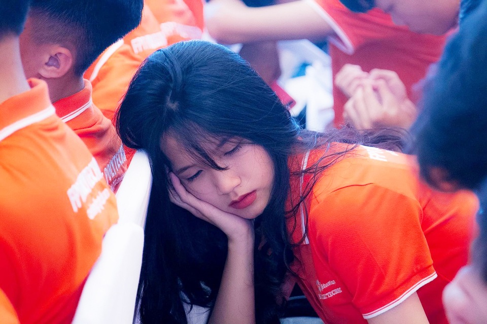 Thêm một “hot girl ngủ gật” gây thương nhớ cộng đồng mạng - 1