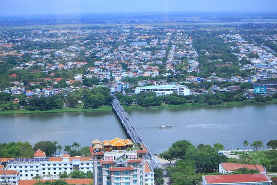 Thừa Thiên Huế đón nhận Huân chương Độc lập hạng Nhất nhân 30 năm tái lập tỉnh - 10 Thừa Thiên Huế đón nhận Huân chương Độc lập hạng Nhất nhân 30 năm tái lập tỉnh - 10