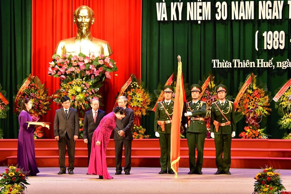Thừa Thiên Huế đón nhận Huân chương Độc lập hạng Nhất nhân 30 năm tái lập tỉnh - 8 Thừa Thiên Huế đón nhận Huân chương Độc lập hạng Nhất nhân 30 năm tái lập tỉnh - 8