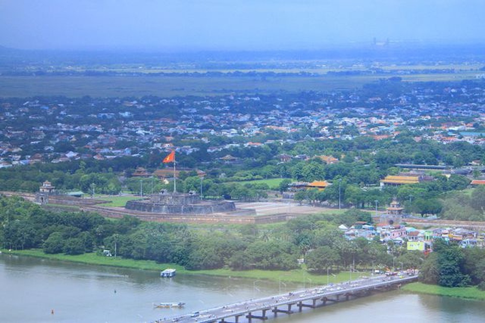 Thừa Thiên Huế đón nhận Huân chương Độc lập hạng Nhất nhân 30 năm tái lập tỉnh - 7 Thừa Thiên Huế đón nhận Huân chương Độc lập hạng Nhất nhân 30 năm tái lập tỉnh - 7