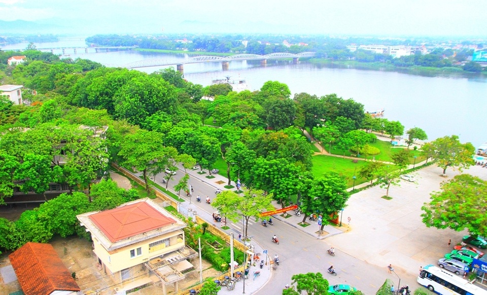 Thừa Thiên Huế đón nhận Huân chương Độc lập hạng Nhất nhân 30 năm tái lập tỉnh - 6 Thừa Thiên Huế đón nhận Huân chương Độc lập hạng Nhất nhân 30 năm tái lập tỉnh - 6