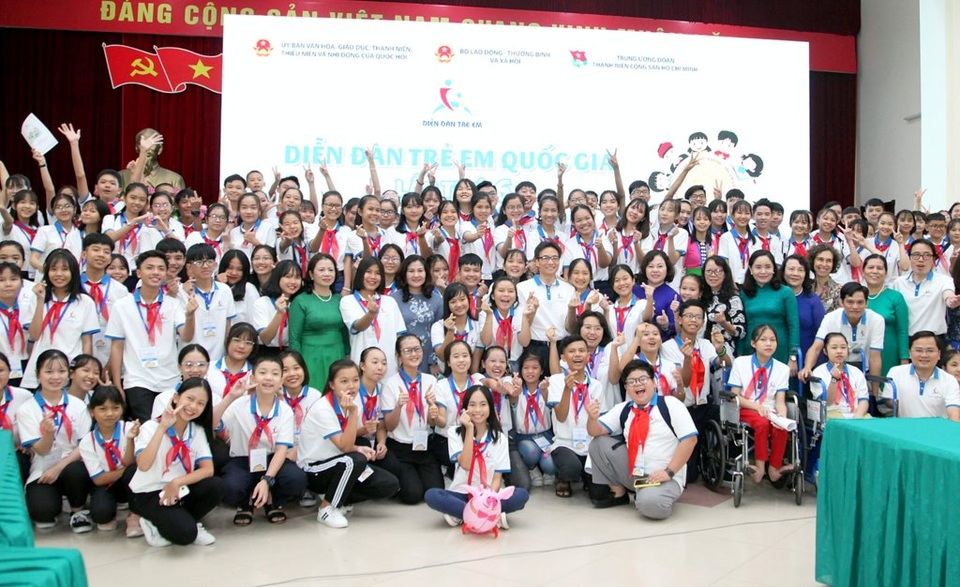 Phó Thủ tướng Vũ Đức Đam: “Hãy để thông điệp của trẻ em đi vào cuộc sống” - 1 Phó Thủ tướng Vũ Đức Đam: “Hãy để thông điệp của trẻ em đi vào cuộc sống” - 1