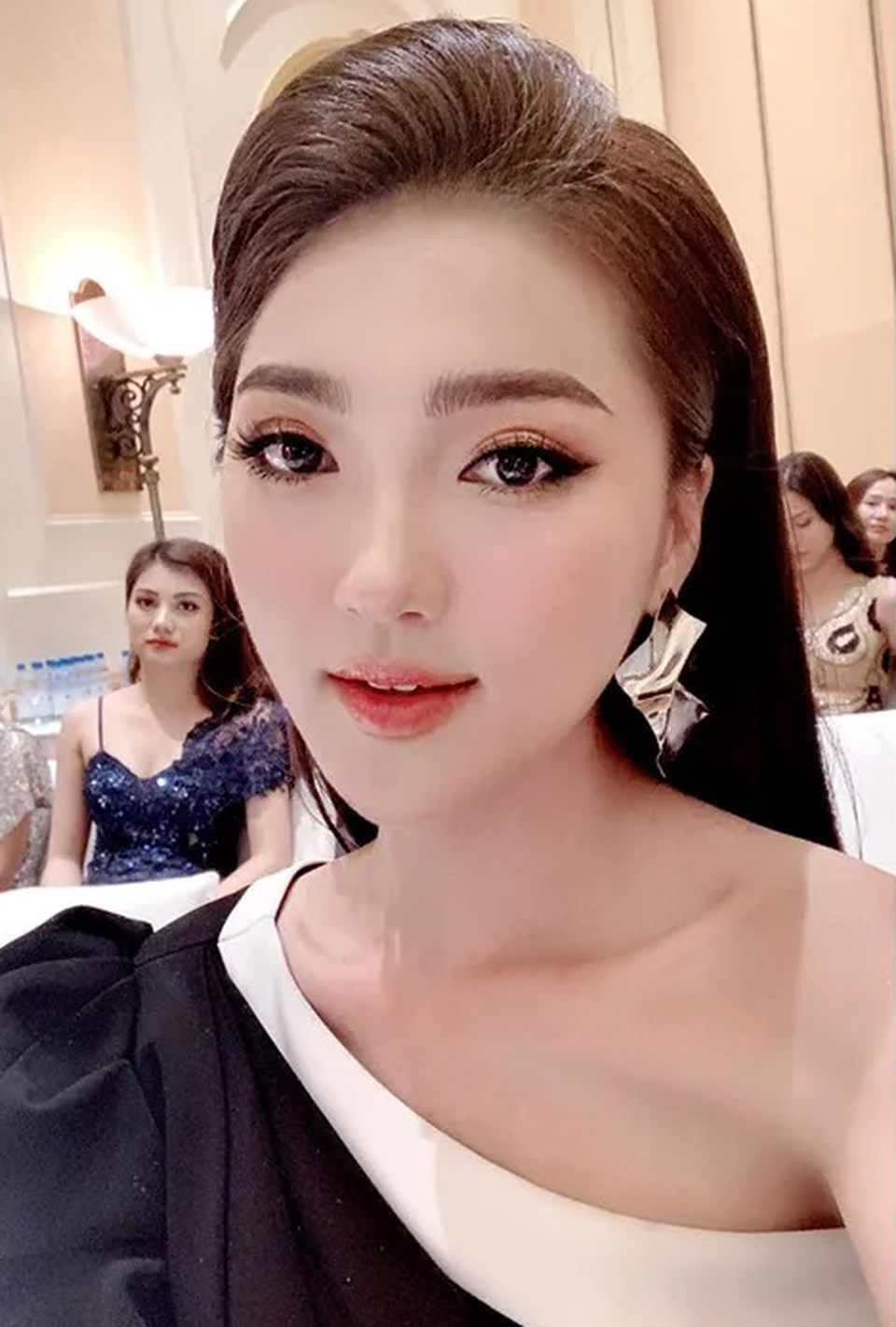 Võ Hoàng Yến chia sẻ về giai đoạn suy sụp tinh thần tưởng mất tất cả - 13 Võ Hoàng Yến chia sẻ về giai đoạn suy sụp tinh thần tưởng mất tất cả - 13