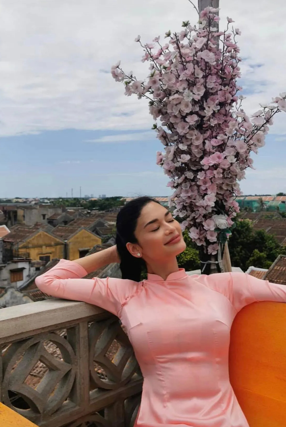 Hoa hậu hoàn vũ Pia Wurtzbach duyên dáng diện áo dài dạo phố Hội An - 4 Hoa hậu hoàn vũ Pia Wurtzbach duyên dáng diện áo dài dạo phố Hội An - 4