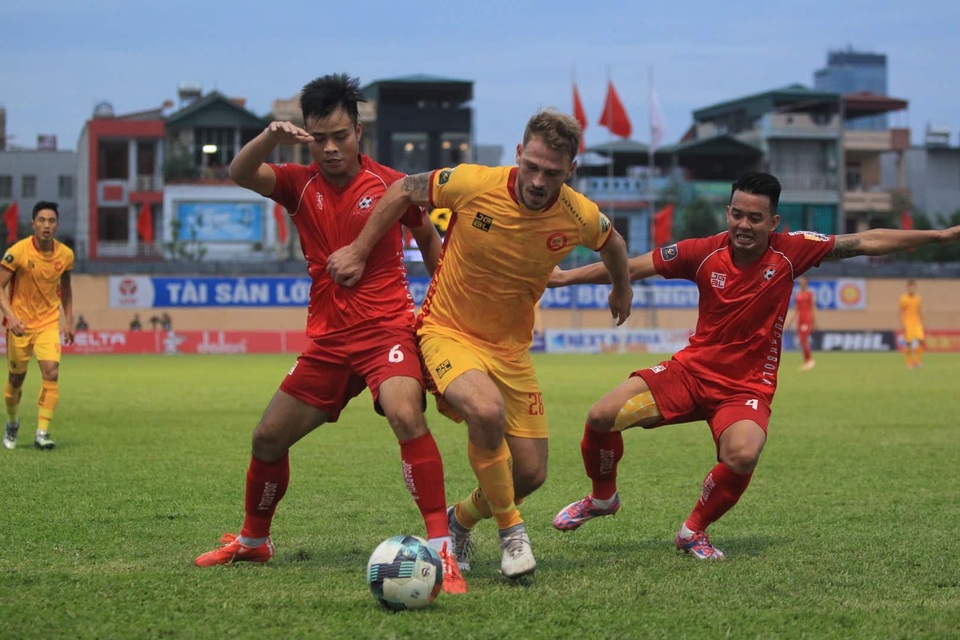 CLB Thanh Hóa thua đậm CLB Hải Phòng trong ngày HLV mới ra mắt - 2 CLB Thanh Hóa thua đậm CLB Hải Phòng trong ngày HLV mới ra mắt - 2