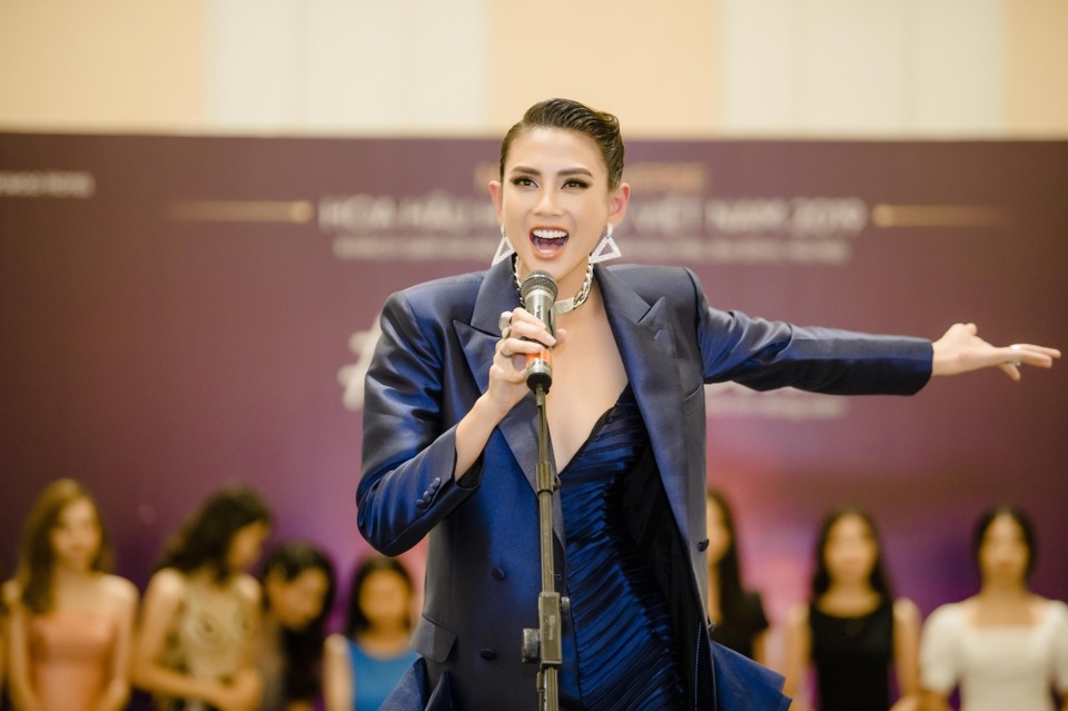 Võ Hoàng Yến chia sẻ về giai đoạn suy sụp tinh thần tưởng mất tất cả - 7 Võ Hoàng Yến chia sẻ về giai đoạn suy sụp tinh thần tưởng mất tất cả - 7