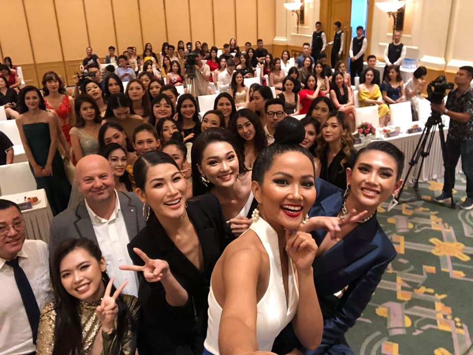 H’Hen Niê hé lộ bí mật về bạn trai “hoàn cảnh tương đồng” và chuyện kết hôn - 6 H’Hen Niê hé lộ bí mật về bạn trai “hoàn cảnh tương đồng” và chuyện kết hôn - 6