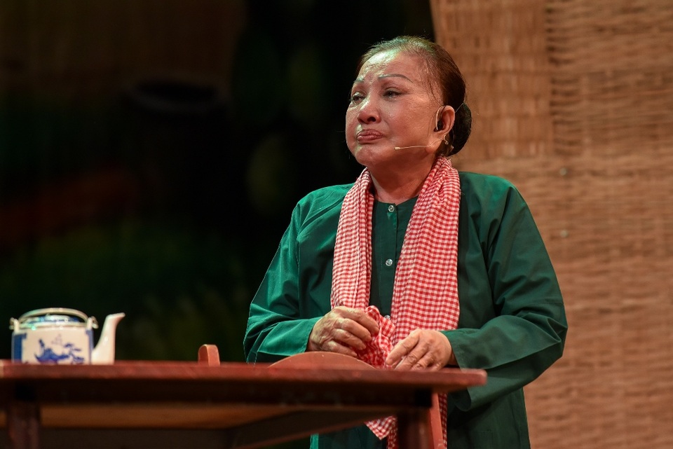 NSƯT Thanh Kim Huệ và Chí Tâm lấy nước mắt khán giả trong vở “Lan và Điệp” - 6 NSƯT Thanh Kim Huệ và Chí Tâm lấy nước mắt khán giả trong vở “Lan và Điệp” - 6
