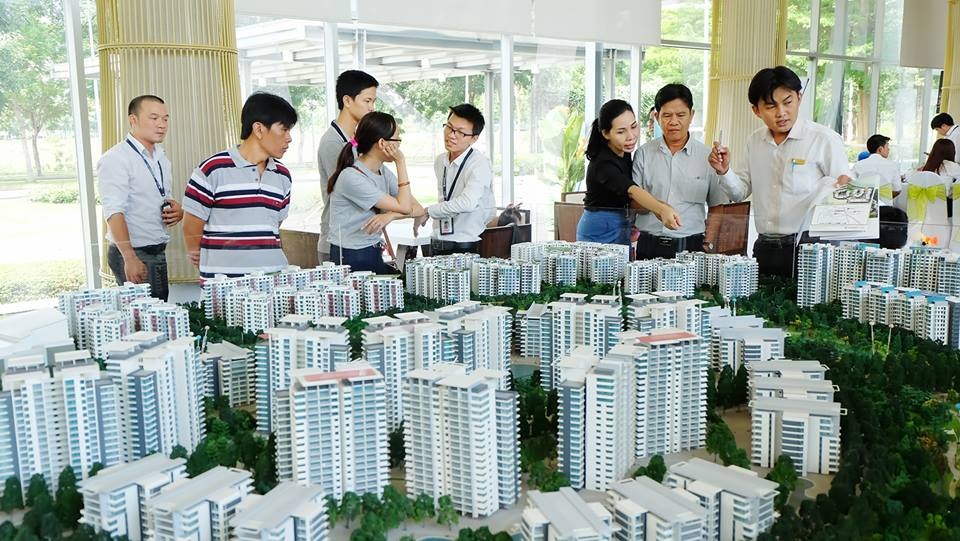 Người giàu chọn căn hộ hạng sang, dân nghèo nhà ở xã hội cũng khó mua - 1 Người giàu chọn căn hộ hạng sang, dân nghèo nhà ở xã hội cũng khó mua - 1