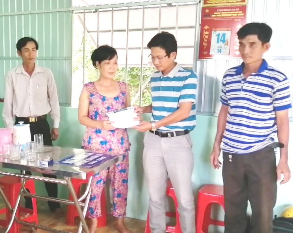 Bạn đọc Dân trí tặng ngôi nhà mơ ước cho gia đình bệnh hiểm chờ tử thần khiêng đi - 4 Bạn đọc Dân trí tặng ngôi nhà mơ ước cho gia đình bệnh hiểm chờ tử thần khiêng đi - 4