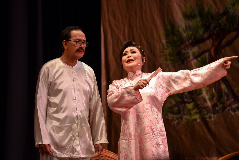 NSƯT Thanh Kim Huệ và Chí Tâm lấy nước mắt khán giả trong vở “Lan và Điệp” - 10 NSƯT Thanh Kim Huệ và Chí Tâm lấy nước mắt khán giả trong vở “Lan và Điệp” - 10