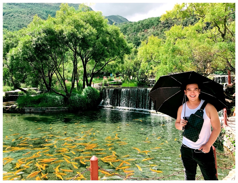 Con nuôi NSND Hồng Vân thăm thành cổ Lệ Giang, chỉ điểm sống ảo nổi tiếng - 8 Con nuôi NSND Hồng Vân thăm thành cổ Lệ Giang, chỉ điểm sống ảo nổi tiếng - 8