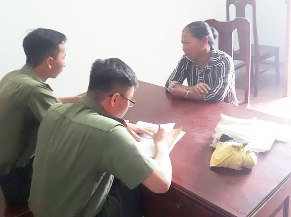 Tung tin “ma thuốc độc”… hành nghề thầy lang kiếm tiền - 2 Tung tin “ma thuốc độc”… hành nghề thầy lang kiếm tiền - 2