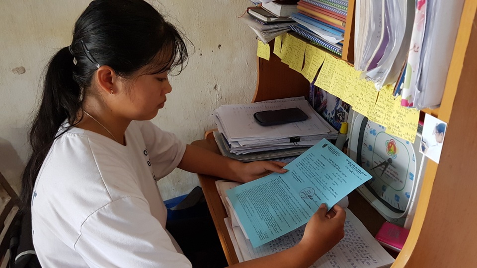 Nước mắt rơi đẫm trên giấy báo nhập học của nữ sinh nghèo xứ Nghệ - 4 Nước mắt rơi đẫm trên giấy báo nhập học của nữ sinh nghèo xứ Nghệ - 4