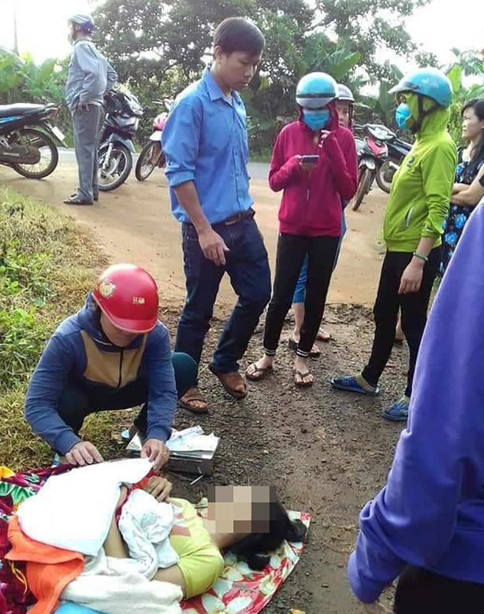 Đề nghị công an vào cuộc vụ sản phụ sắp sinh bị tài xế bỏ rơi bên đường - 2 Đề nghị công an vào cuộc vụ sản phụ sắp sinh bị tài xế bỏ rơi bên đường - 2