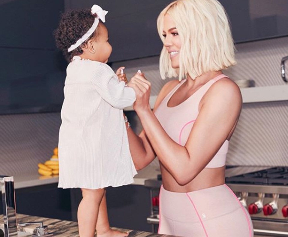 Khloe Kardashian khoe dáng bốc lửa trên biển - 9 Khloe Kardashian khoe dáng bốc lửa trên biển - 9