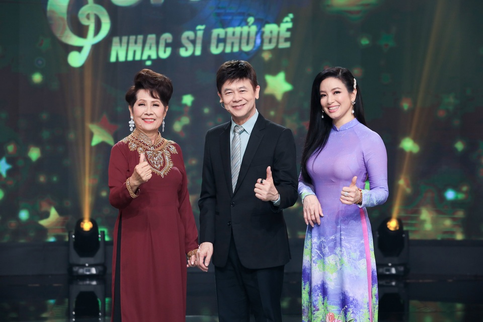 Xúc động hình ảnh danh ca Phương Dung ngồi nhẩm lời ca khúc - 1 Xúc động hình ảnh danh ca Phương Dung ngồi nhẩm lời ca khúc - 1