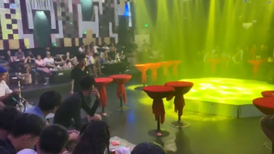 Hàng trăm nam nữ thanh niên dương tính với ma tuý tại quán bar - 1 Hàng trăm nam nữ thanh niên dương tính với ma tuý tại quán bar - 1