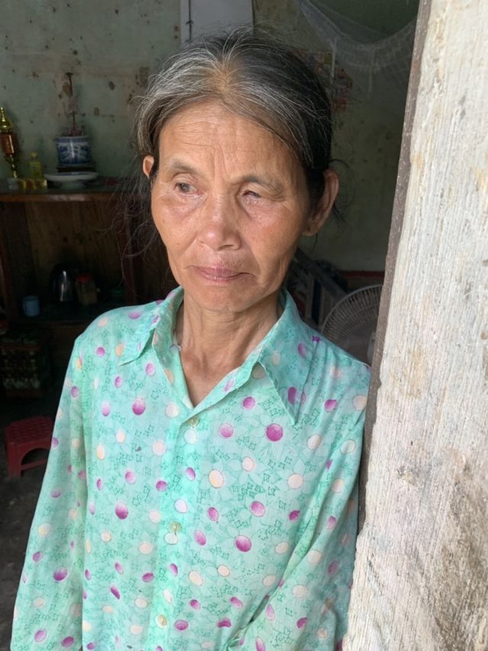 Cậu bé mồ côi cùng ông bà ngoại sống trong căn nhà sắp sập được bạn đọc giúp đỡ gần 90 triệu đồng - 2 Cậu bé mồ côi cùng ông bà ngoại sống trong căn nhà sắp sập được bạn đọc giúp đỡ gần 90 triệu đồng - 2