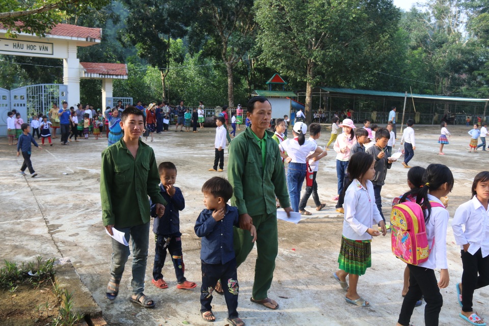 Thiếu giáo viên, nhiều nơi không dám gọi hết trẻ đến trường - 1 Thiếu giáo viên, nhiều nơi không dám gọi hết trẻ đến trường - 1