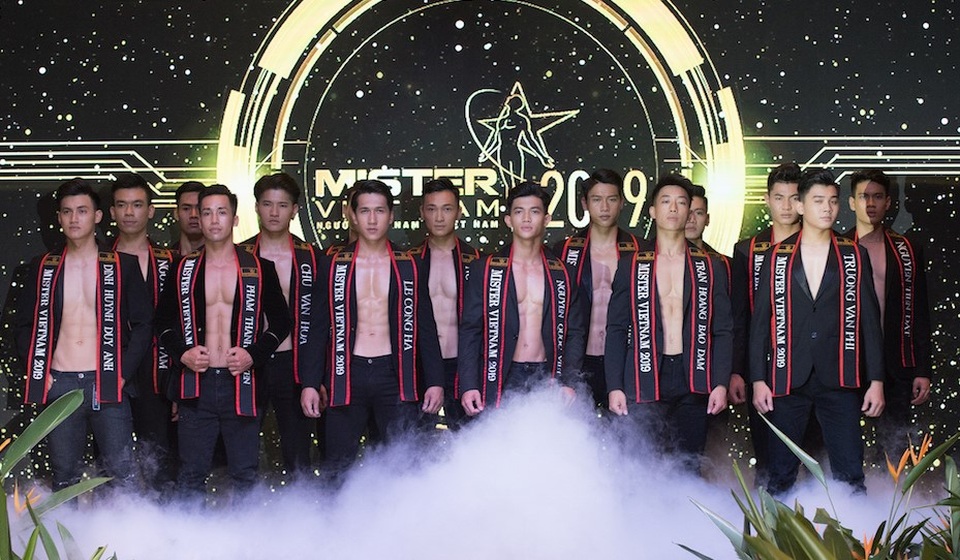 “Bỏng mắt” với màn trình diễn trang phục biển của Top 30 “Quý ông Việt Nam 2019” - 2 “Bỏng mắt” với màn trình diễn trang phục biển của Top 30 “Quý ông Việt Nam 2019” - 2