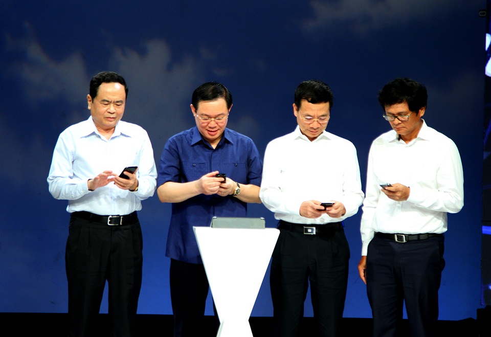 Khởi động chương trình nhắn tin ủng hộ người nghèo - 2 Khởi động chương trình nhắn tin ủng hộ người nghèo - 2