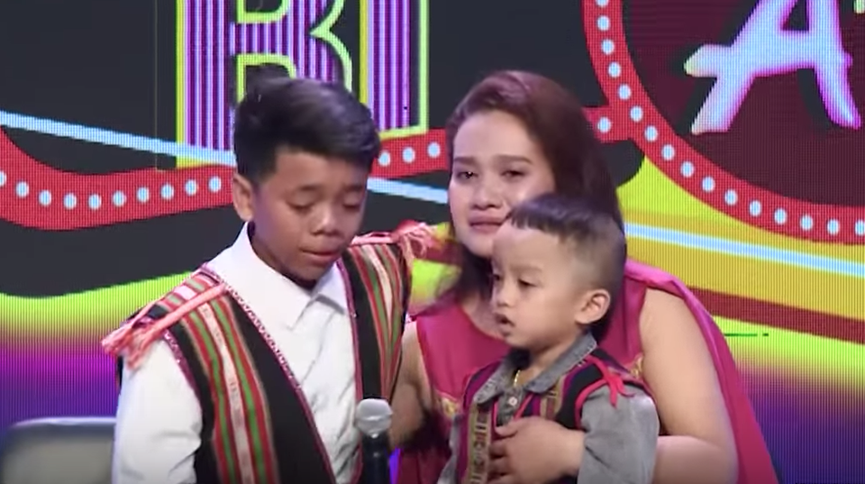 Xúc động câu chuyện cô gái trẻ cứu 2 đứa trẻ suýt bị chôn sống - 2 Xúc động câu chuyện cô gái trẻ cứu 2 đứa trẻ suýt bị chôn sống - 2