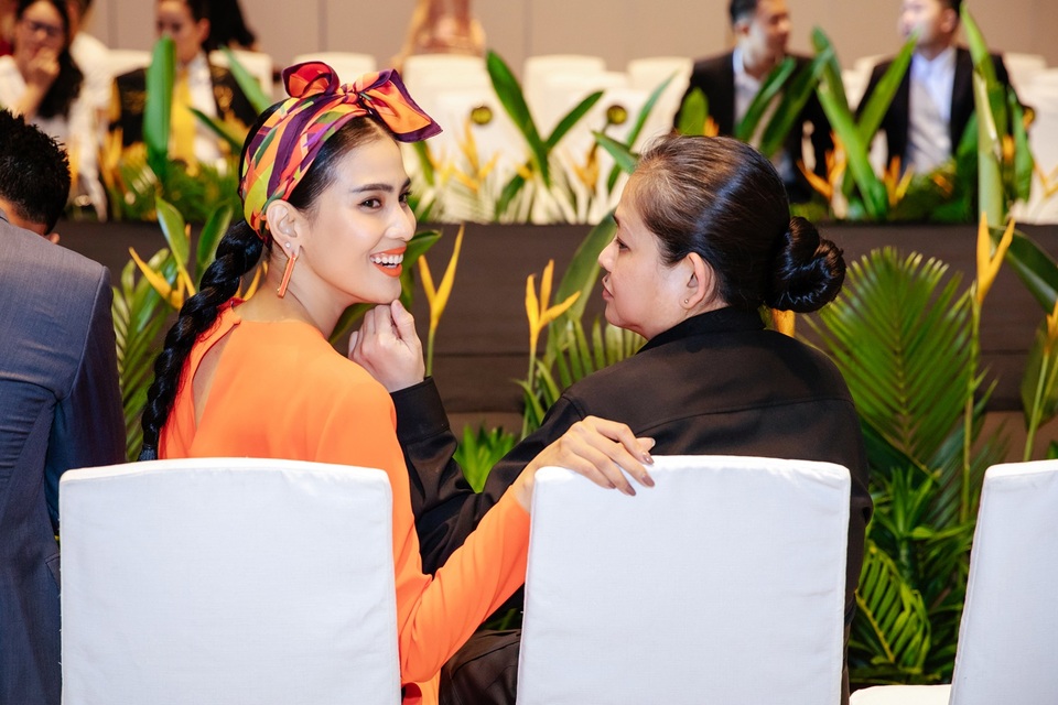 Trương Thị May từ chối đại gia nhưng “đổ gục” dàn “nam thần” vì lí do đặc biệt - 4 Trương Thị May từ chối đại gia nhưng “đổ gục” dàn “nam thần” vì lí do đặc biệt - 4