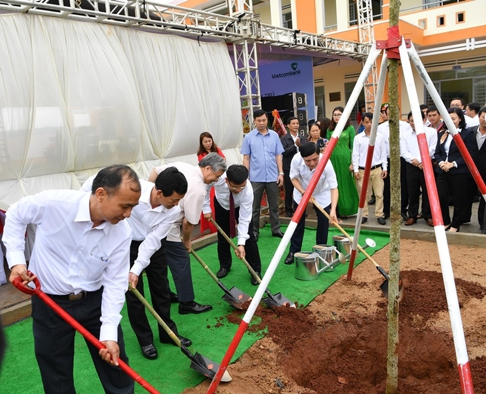 Vietcombank tài trợ 4,2 tỷ đồng xây Nhà ở bán trú và Nhà ăn cho Trường PTDT nội trú A ma Trang Lơng tại tỉnh Gia Lai - 7 Vietcombank tài trợ 4,2 tỷ đồng xây Nhà ở bán trú và Nhà ăn cho Trường PTDT nội trú A ma Trang Lơng tại tỉnh Gia Lai - 7