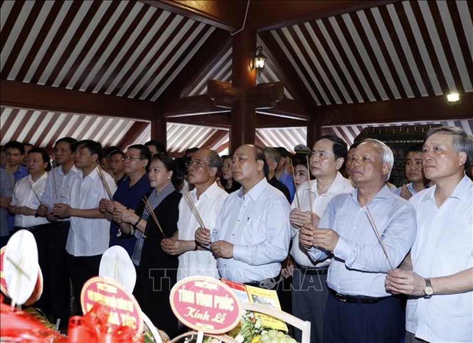 Thủ tướng, Chủ tịch Quốc hội dâng hương tưởng niệm Chủ tịch Hồ Chí Minh - 1 Thủ tướng, Chủ tịch Quốc hội dâng hương tưởng niệm Chủ tịch Hồ Chí Minh - 1