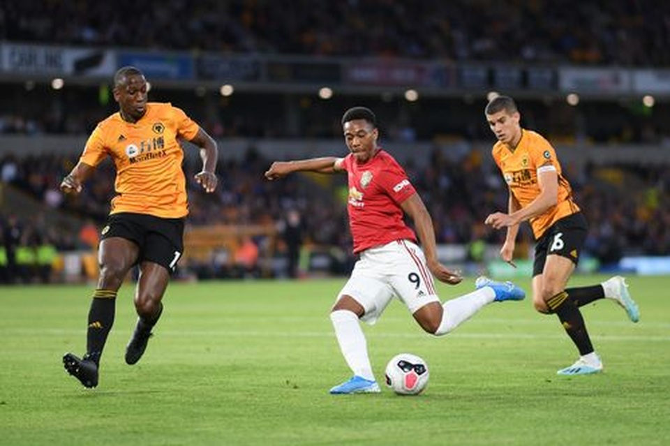 Wolves 1-1 Man Utd:  Pogba bỏ lỡ quả phạt đền - 8