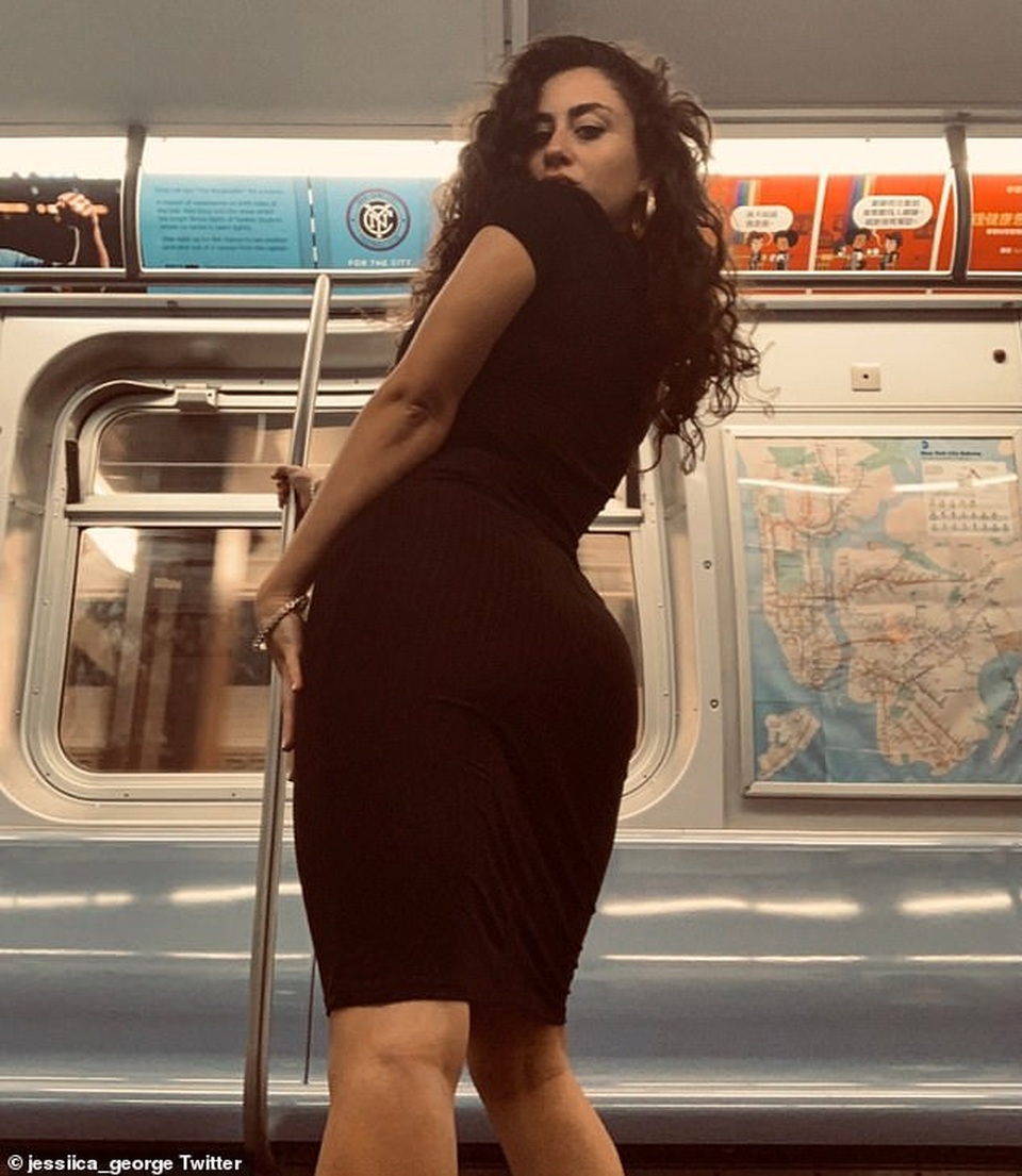 Người phụ nữ tự tin chụp ảnh “tự sướng” trên tàu điện ngầm đông đúc - 5