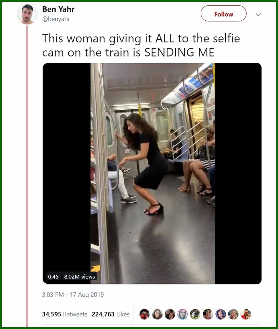 Người phụ nữ tự tin chụp ảnh “tự sướng” trên tàu điện ngầm đông đúc - 1