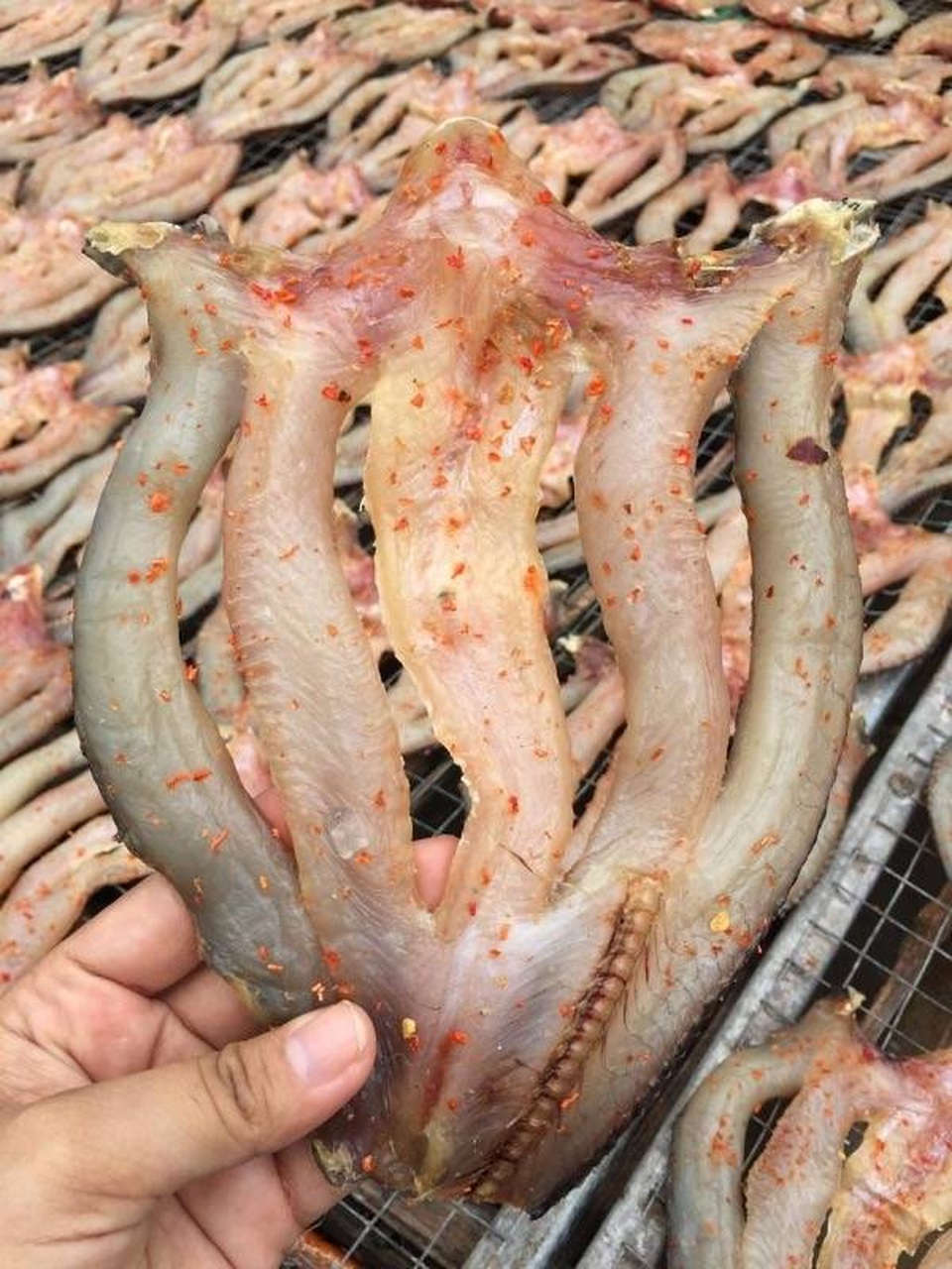 Những đặc sản “có mùi” khiến khách Tây “vừa ăn, vừa bịt mũi” ở Việt Nam - 4 Những đặc sản “có mùi” khiến khách Tây “vừa ăn, vừa bịt mũi” ở Việt Nam - 4